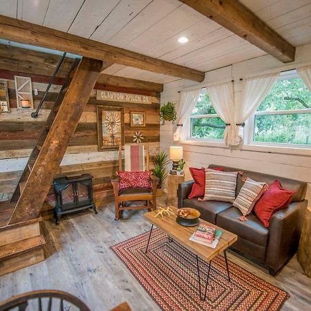 Cozy Cabin Little Red Hen 12 Min To Magnolia Waco Zewnętrze zdjęcie