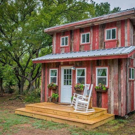 Cozy Cabin Little Red Hen 12 Min To Magnolia Waco Zewnętrze zdjęcie