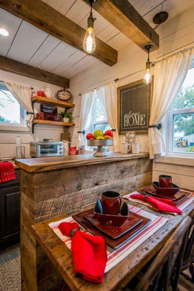Cozy Cabin Little Red Hen 12 Min To Magnolia Waco Zewnętrze zdjęcie