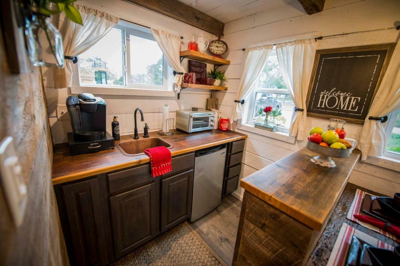 Cozy Cabin Little Red Hen 12 Min To Magnolia Waco Zewnętrze zdjęcie