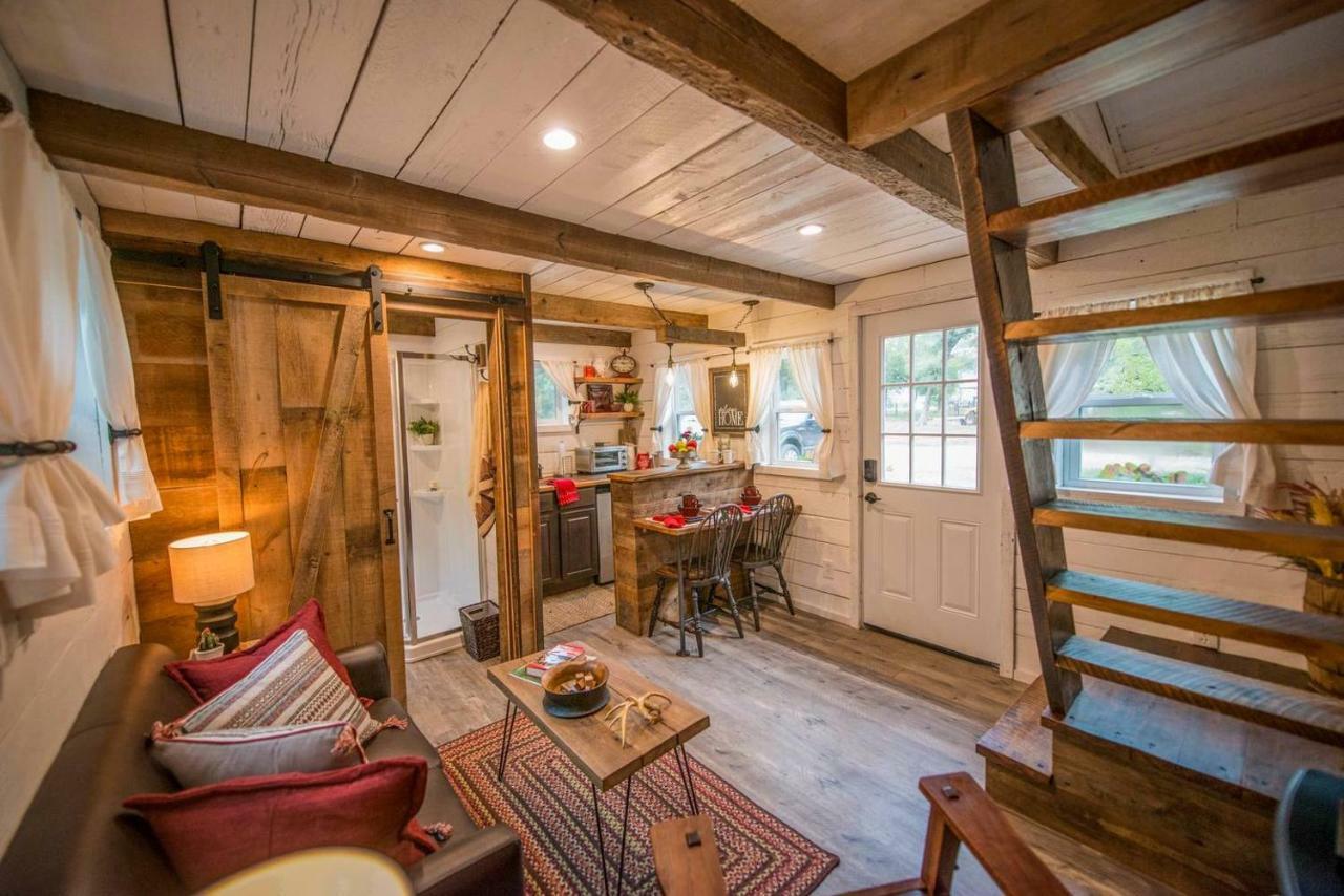 Cozy Cabin Little Red Hen 12 Min To Magnolia Waco Zewnętrze zdjęcie