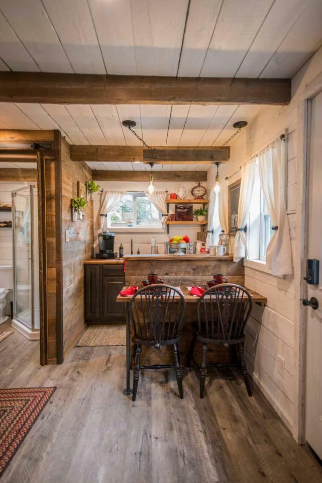 Cozy Cabin Little Red Hen 12 Min To Magnolia Waco Zewnętrze zdjęcie